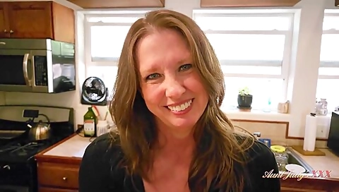 Autumn Recruits The Delivery Guy For Homemade Porno Shoot